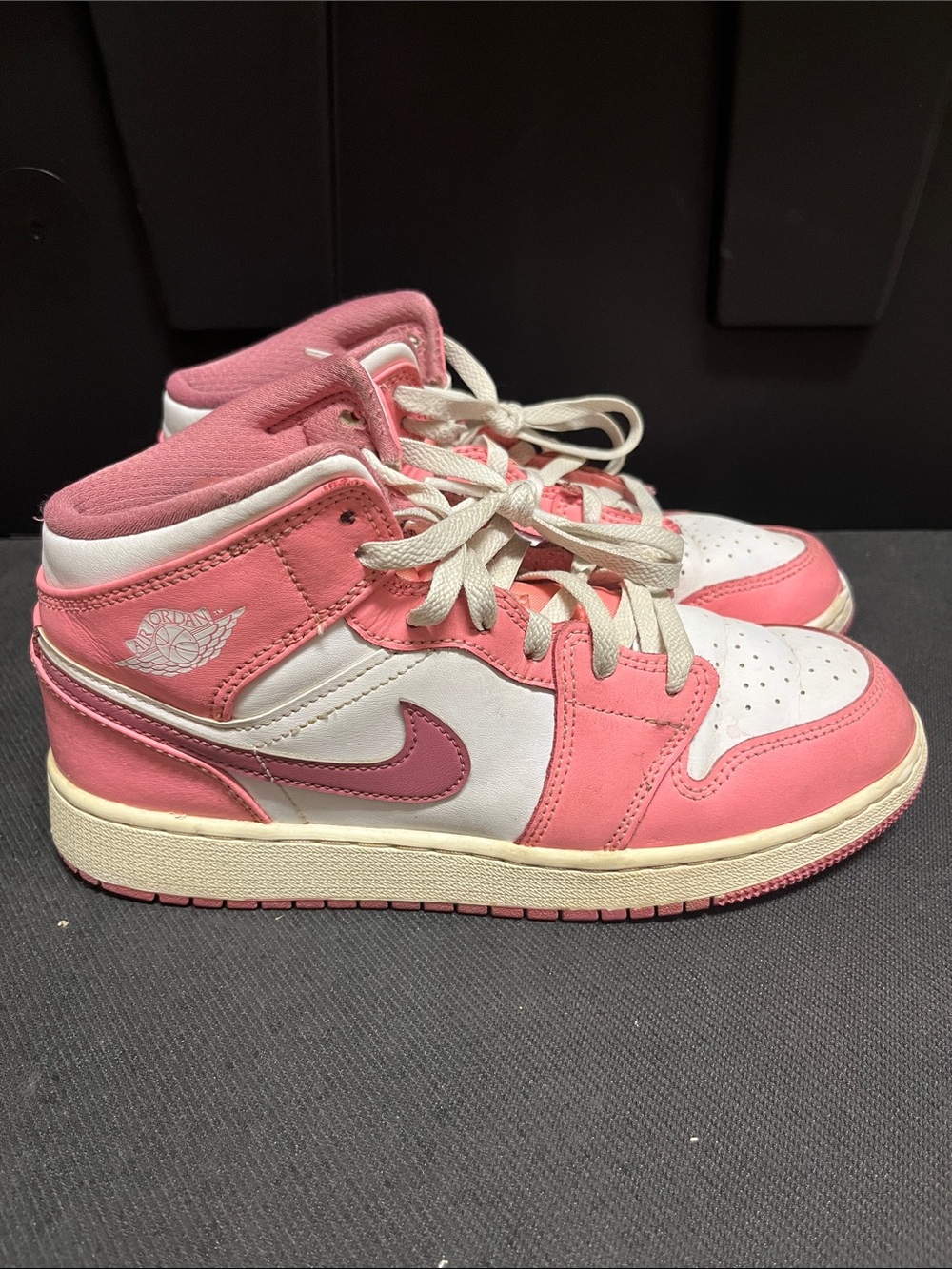 Air Jordan 1 Mid GS Coral Chalk/Desert Berry-White Size 6.5Y DQ8423 616 (B11)